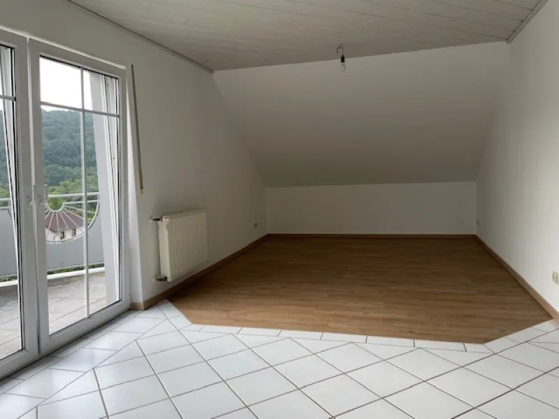 Wohnraum 1 - Wohnung mieten in Prüm - **Frisch renoviertes Dachgeschoss-Studio in Prüm**