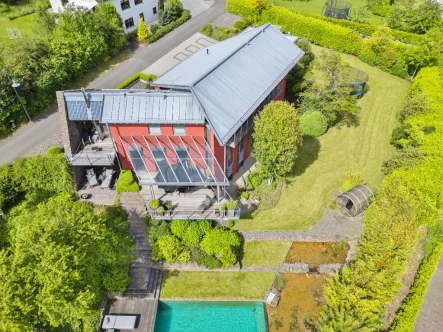 Blick von oben - Haus kaufen in Prüm - **Traumhaftes, exklusives Wohnhaus mit Naturschwimmteich in Prüm in der Eifel**