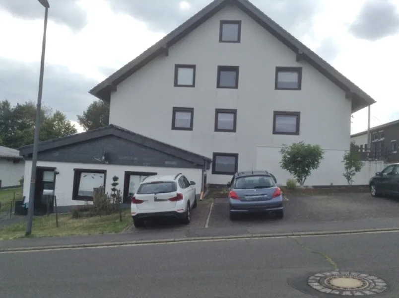 Parkmöglichkeit am Haus - Wohnung kaufen in Hallschlag - **Eigentumswohnung mit Balkon und herrlichem Weitblick**