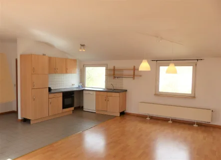 Essbereich m. Küche - Wohnung mieten in Rehlingen-Sierburg, OT Hemmersdorf - RESERVIERT*** Schöne gepflegte Dachgeschosswohnung, Stellplatz, Küche und Gartenmitbenutzung