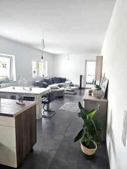 Wohn-Ess Bereich - Wohnung mieten in Rehlingen-Siersburg - Moderne Wohnung  nach Kernsanierung