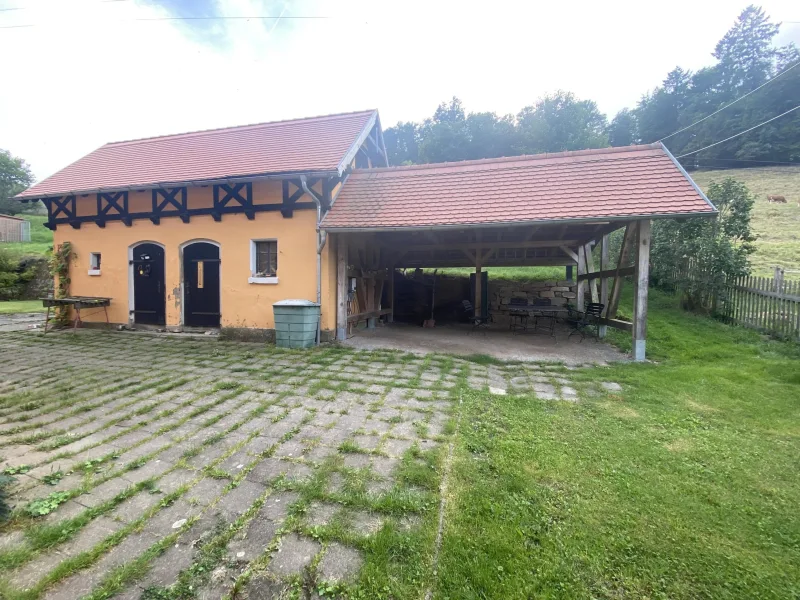 Nebengebäude/Doppelcarport