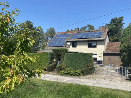 Südansicht -Zugang/Zufahrt - Haus kaufen in Unterwellenborn - Familienfreundliches Landhaus in Alleinlage