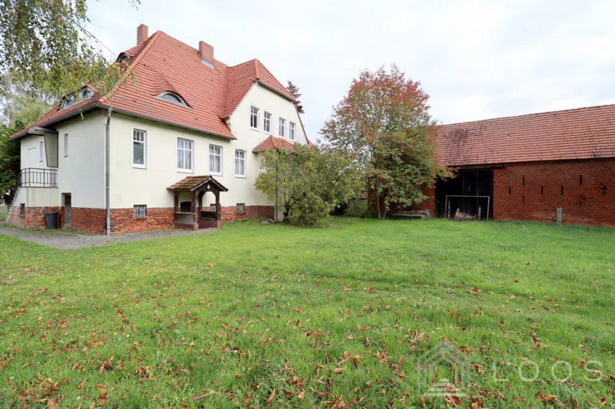 Hausansicht hinten - Haus kaufen in Sonnewalde OT Schönewalde - Charaktervolles Haus auf großzügigem Grundstück