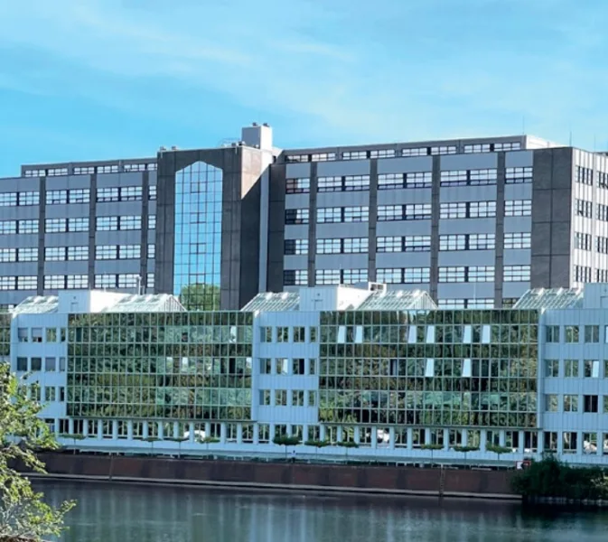 Gebäudeansicht - Büro/Praxis mieten in Berlin - Grandioser Ausblick aus dem 8.OG auf den Tegeler See und über Berlin: PROVISIONSFREI für Mieter/in