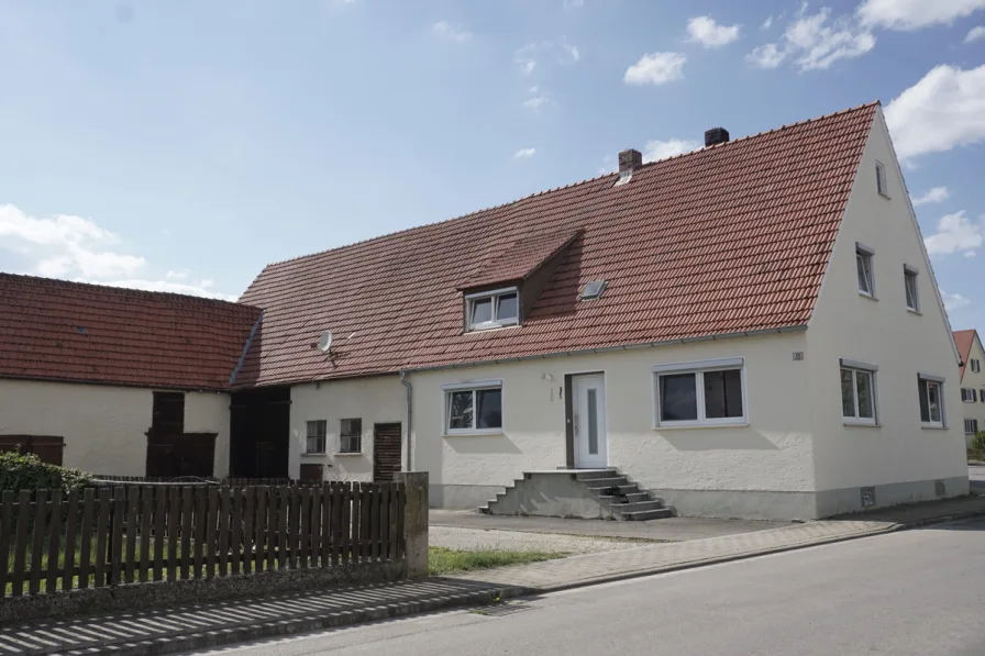  - Haus kaufen in Möttingen / Kleinsorheim - EFH + landwirtschaftliches Anwesen oderChance zur Schaffung neuen Wohnraumes!