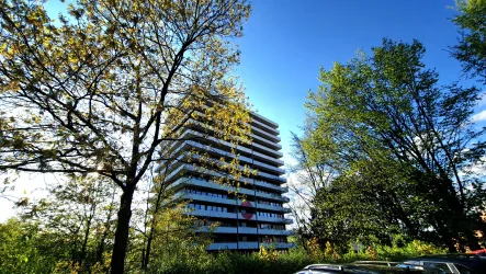 Haus Rückansicht - Wohnung kaufen in Kulmbach - Renovierte 4-Zimmer-Eigentumswohnung mit Ausblick über Kulmbach