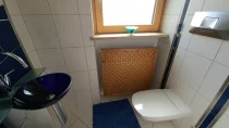 OG WC mit Waschbecken