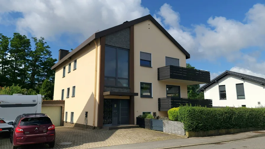 Haus Ansicht 1 - Haus kaufen in Weidhausen bei Coburg - Top-Renditeobjekt! Exklusives Zweifamilienhaus in 96279 Weidhausen