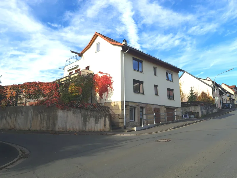 Haus Ansicht 1 - Haus kaufen in Kulmbach - Renovierungsbedürftiges Einfamilienhaus mit viel Potential in Kulmbach-Mangersreuth!