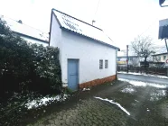 Garage mit Zugang zum Dachboden