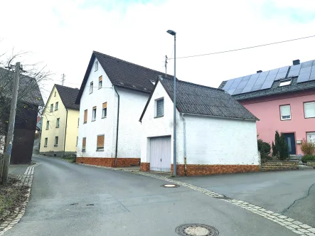 Wohnhaus mit Garage - Haus kaufen in Kupferberg - Sanierungsbedürftiges Zweifamilienhaus in 95362 Kupferberg!