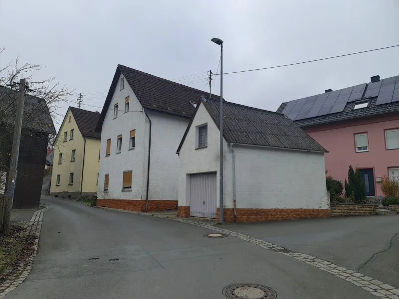 Haus mit Garage - Haus kaufen in Kupferberg - Sanierungsbedürftiges Zweifamilienhaus in 95362 Kupferberg!