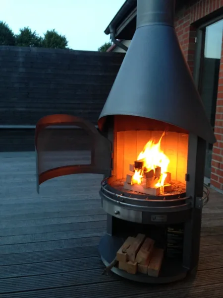 Kamin auf der Terrasse