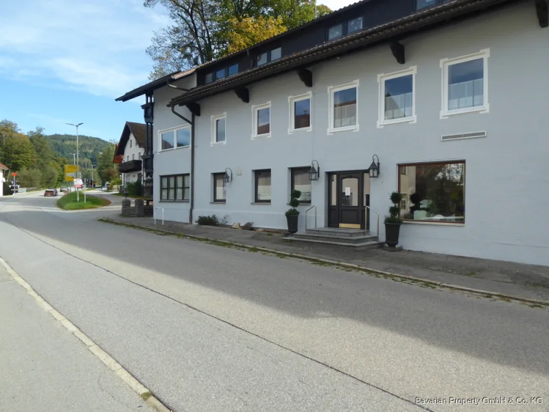  - Laden/Einzelhandel mieten in Neukirchen - Verkaufsfläche für Bäckerei + Café!