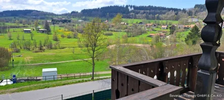 Ausblick vom Balkon - Haus kaufen in Sankt Englmar - 4,2 % Rendite! Haus mit 4 Wohneinheiten in traumhafter Aussichtslage von St. Englmar zu verkaufen!