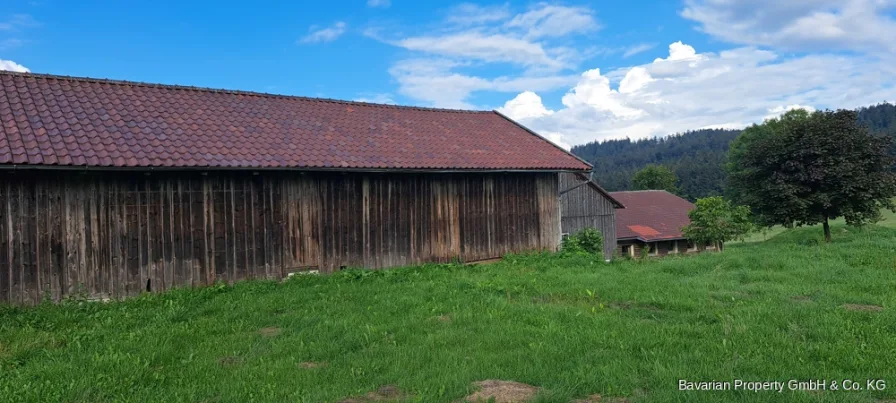 Zufahrt Lager oberhalb Garagen