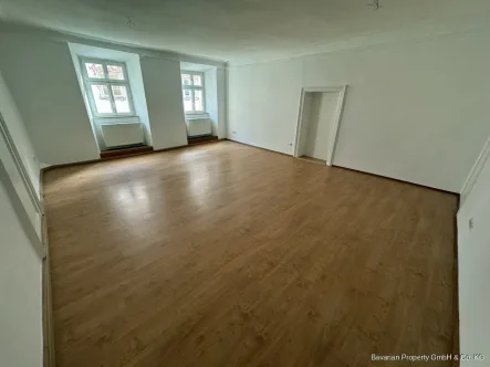  - Wohnung mieten in Straubing - Charmante 3-Zimmer-Altbauwohnung im Herzen von Straubing