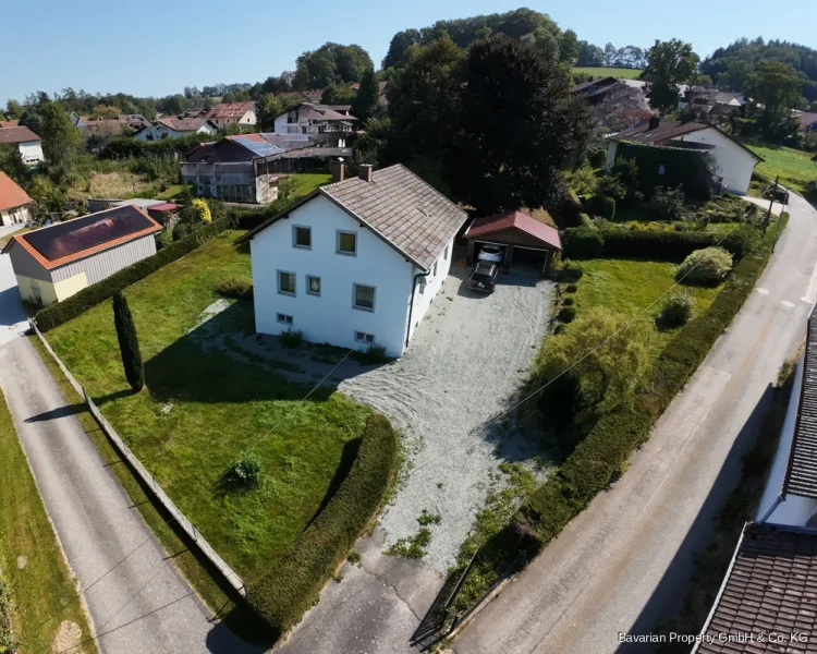  - Haus kaufen in Wiesenfelden - Zum Renovieren! Zweifamilienhaus auf großem Grundstück!