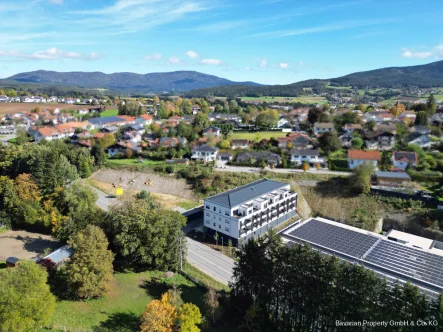 Ansicht Südwest - Wohnung kaufen in Bad Kötzting - Wohnen in der "Penthouse-Etage" - 2-Zimmer-Wohnung mit Blick auf den Weißen Regen