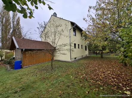 Hausansicht - Haus kaufen in Wörth a.d. Isar - Sehr gepflegtes EFH/ZFH auf 968 m² Grund, großem Stadel und diversen Garagen sofort verfügbar!