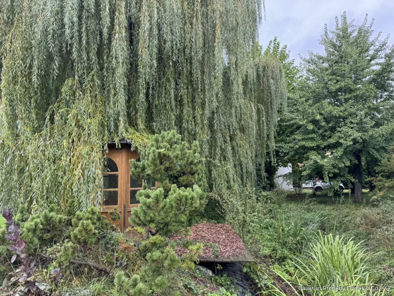 Teich mit Pavillon