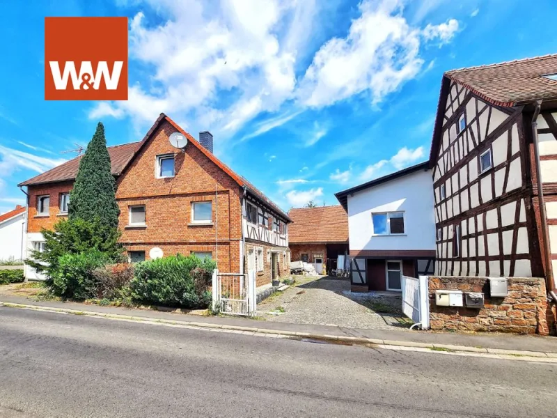 Startbild aussen-01 - Haus kaufen in Gründau / Niedergründau - VIEL PLATZ IM GRÜNDAUER 3-SEITHOF! Mehrfamilienhausanlage mit Garage, einmaligem Design und Mietern!