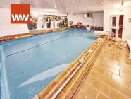 Schwimmhalle mit Sauna