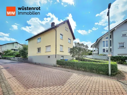 Schönes Haus in Höchst - Haus kaufen in Gelnhausen / Höchst - GELNHAUSEN:HÖCHST:HAUS! Stadthaus mit ca. 151,36 m² WFL, Balkon, 3 Stellplätzen & sofort frei!