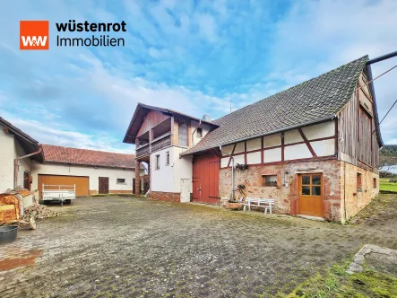 Hausansicht - Haus kaufen in Biebergemünd / Roßbach - HAUS UND HOF UND PLATZ FÜR MACHER IN ROßBACH! EFH mit großem Grundstück, Landhausfeeling & Fachwerk!