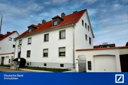 Außenansicht - Haus kaufen in Oberursel - Seltene Gelegenheit von einem (Mehrfamilien)-Haus in guter Lage mit Garten und viel Potential