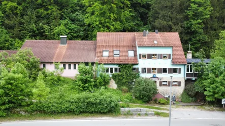 Außenansicht - Haus kaufen in Velden - "Wohn- und Geschäftshaus: Sofort betriebsbereite Gaststätte mit Wohnraum und Ausbaupotenzial"