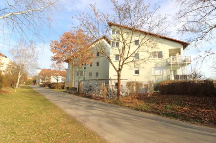 Außenansicht - Wohnung kaufen in Erlangen - Helle 2 Zimmer-Wohnung mit TG-Stellplatz in Erlangen - Büchenbach!