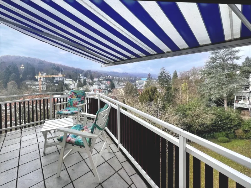 Sonniger Balkon - Wohnung kaufen in Baden-Baden - Bestlage mit Weitblick! Perfekte Drei-Zimmer- Wohnung mit sonnigem Balkon.