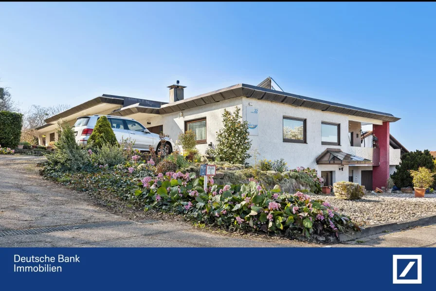 Aussenansicht - Haus kaufen in Achern - Traumbungalow mit Einliegerwohnung, tollem Ausblick und großem Grundstück!