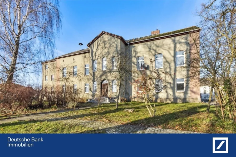 Gartenansicht - Haus kaufen in Kyritz - **Herrenhaus von 1850 – Historisches Wohnen auf ca. 9.500 m² Grundstück**  