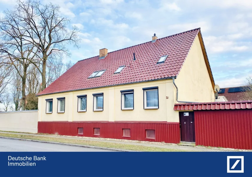 Frontansicht - Haus kaufen in Kremmen - “Charmantes Dreifamilienhaus in idyllischer Lage von Staffelde – Kremmen“