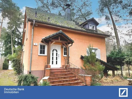 Hauseingang - Haus kaufen in Schönwalde-Glien - Einfamilienhaus mit Indoor-Pool in Schönwalde-Glien