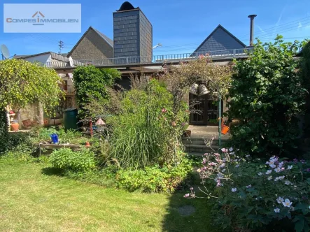 Rückansicht - Einfamilienhaus in Mayen zu verkaufen - Haus kaufen in Mayen - Oase der Ruhe! Einfamilienhaus mit Freiraum für Ideen in Mayen zu verkaufen.