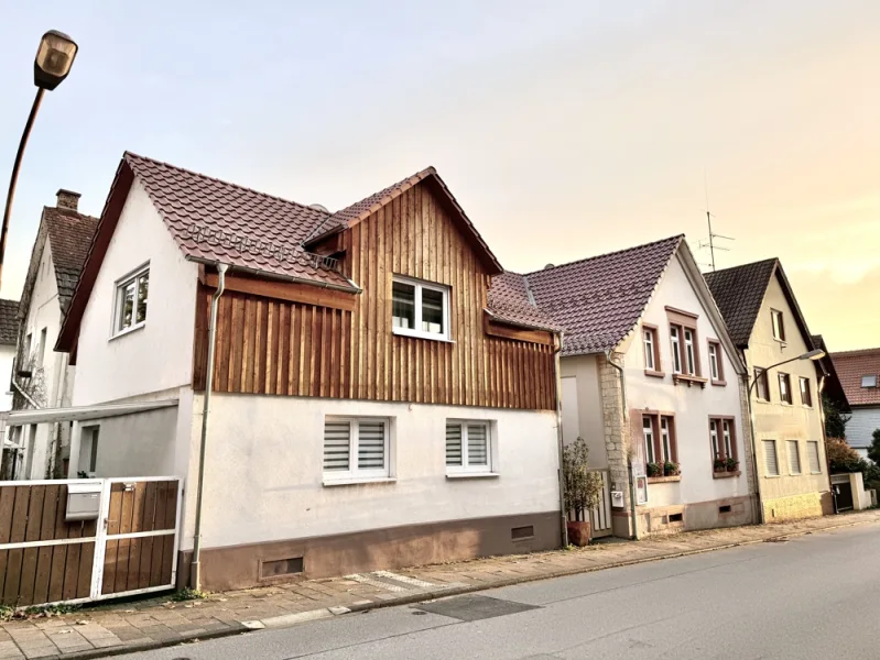 Hausansicht - Haus kaufen in Heppenheim - +++ Einzigartige Gelegenheit! Zwei Häuser zum Preis von Einem +++