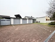 Garage und Stellplatz