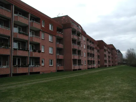 Balkonseite - Wohnung mieten in Bad Segeberg - Wohnberechtigungsschein für mind. 3 Personen erforderlich.