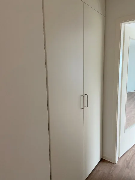 Einbauschrank Neubau.jpg