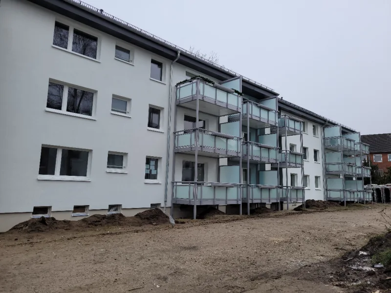 Ansicht-Balkone.jpg - Wohnung mieten in Elmshorn - Modernisierte, helle 2-Zimmer-Wohnung mit Balkon