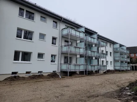 Ansicht-Balkone.jpg - Wohnung mieten in Elmshorn - Gepflegte, helle 2,5-Zimmer-Wohnung mit großzügigem Balkon