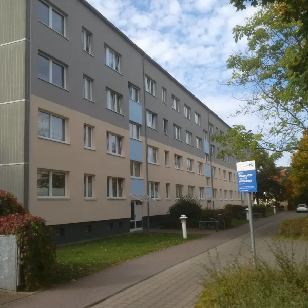 Str. d. Freundschaft 33-35.jpg - Wohnung mieten in Crivitz - Geräumige Wohnung mit Balkon