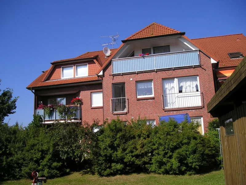 Ansicht Balkonseite Haus Nr.15.jpg - Wohnung mieten in Boltenhagen - Wohnen an der Ostsee