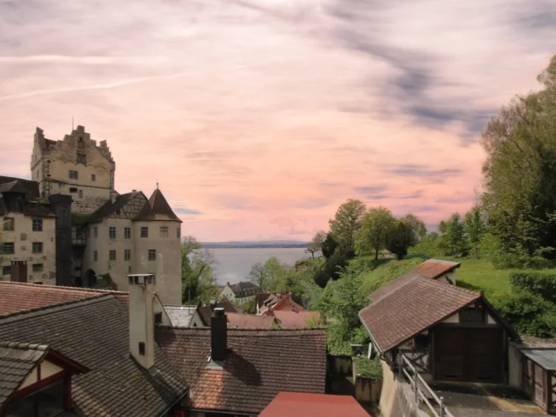 Seesicht - Haus kaufen in Meersburg - Traumhafte Seesicht aus jeder Etage und ein Stück Stadtgeschichte