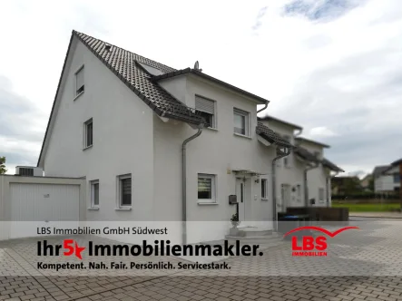 Hausansicht - Haus kaufen in Bondorf - Familien aufgepasst! Viel Platz, modern und energieeffizient Wohnen!