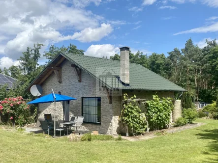 die Sicht von hinten - Haus kaufen in Schwedt/Oder - Charmantes Häuschen auf großem Grundstück bei Schwedt/Oder – ideal als Ferienhaus oder Rückzugsort